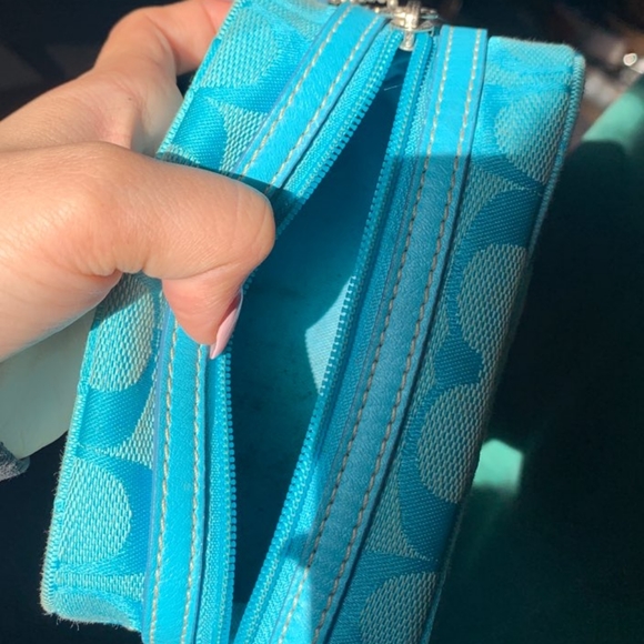 Coach cosmetic bag - Picture 3 of 5